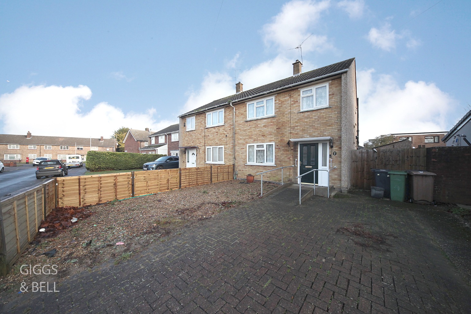 3 bed semi-detached house for sale in Guernsey Close, Luton, LU4 