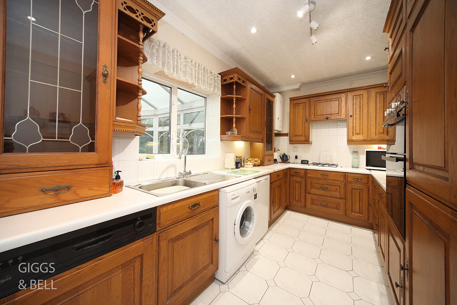 3 bed bungalow for sale in Hitchin Road, Luton  - Property Image 8