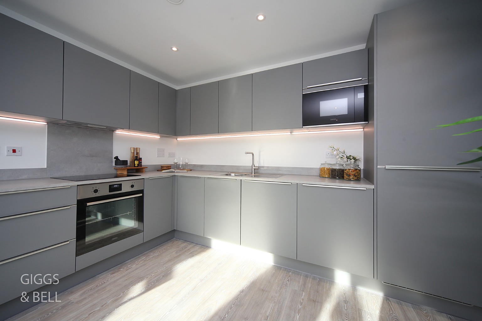 2 bed flat for sale in Stirling Close, Hertfordshire 8