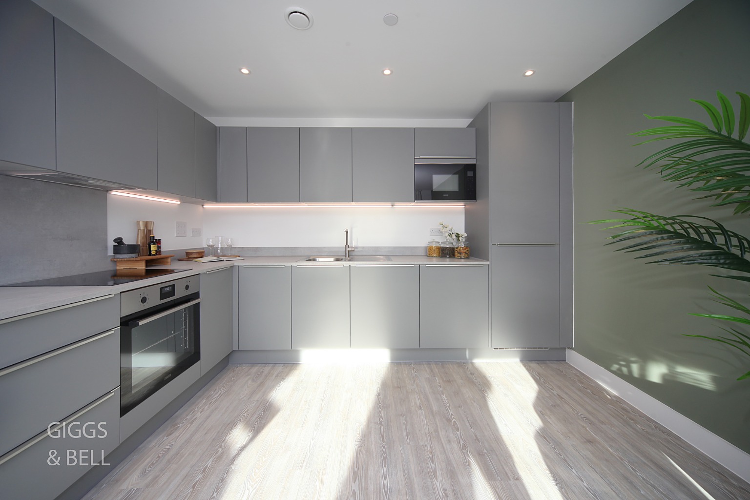 2 bed flat for sale in Stirling Close, Hertfordshire 7