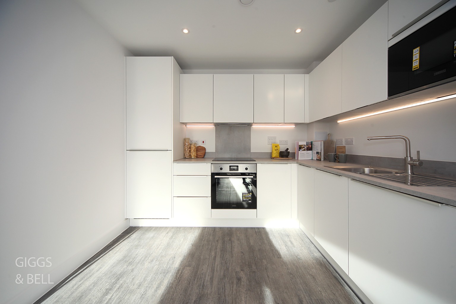 1 bed flat for sale in Stirling Drive, Hertfordshire 5