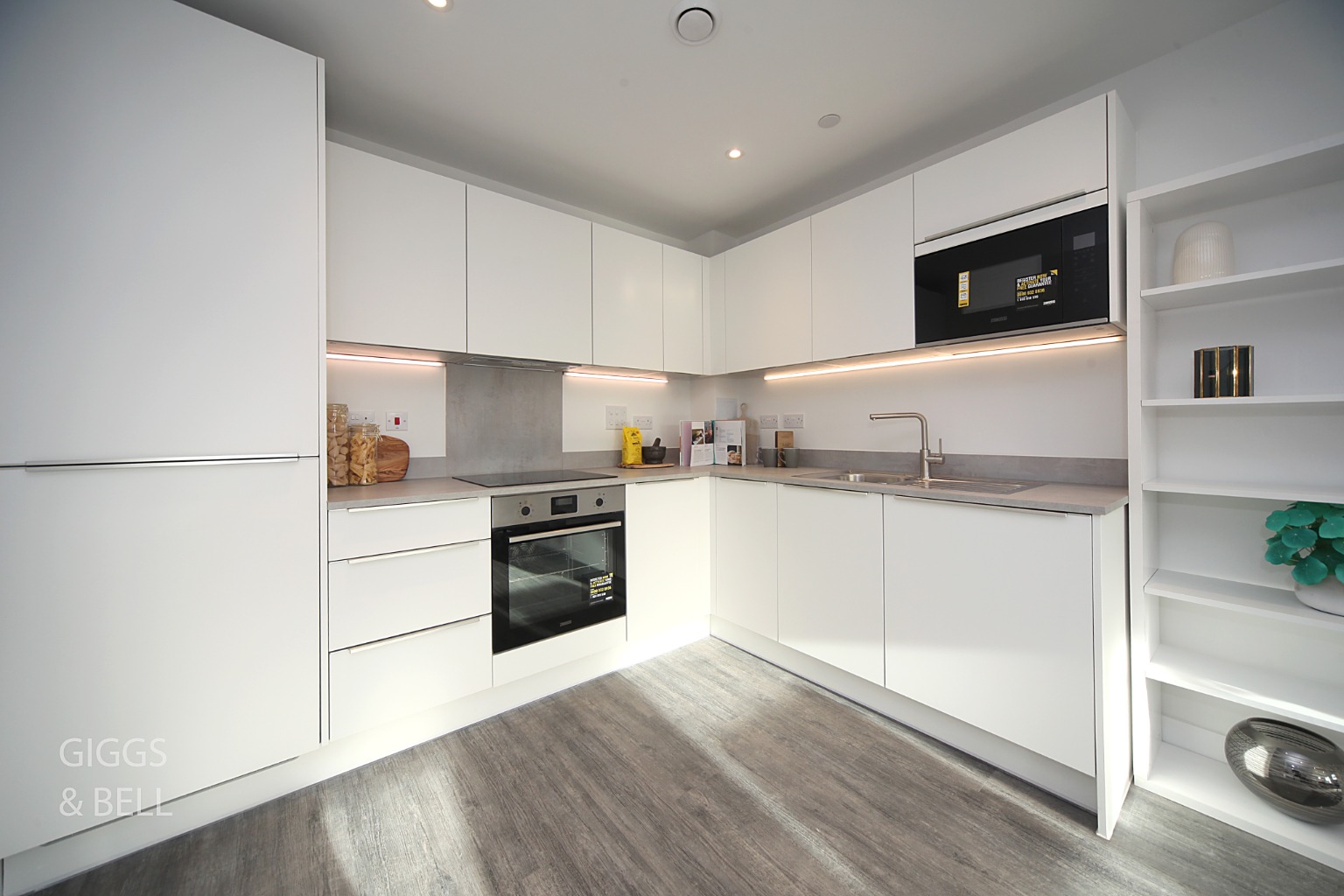 1 bed flat for sale in Stirling Drive, Hertfordshire  - Property Image 5