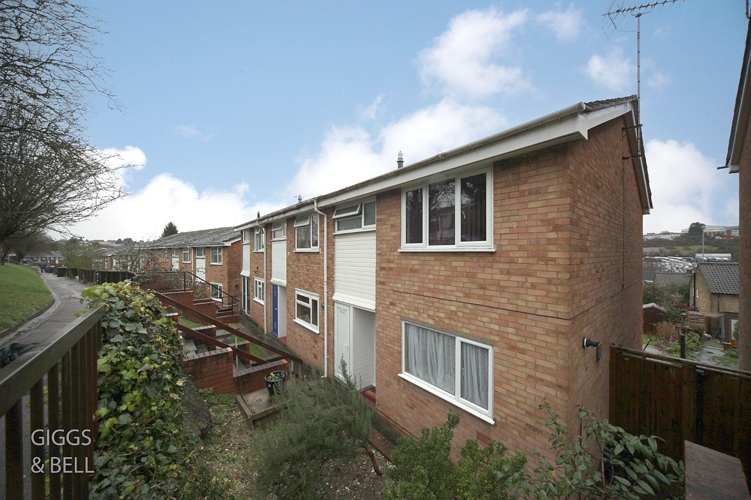 3 bed end of terrace house for sale in Devon Road, Luton 1