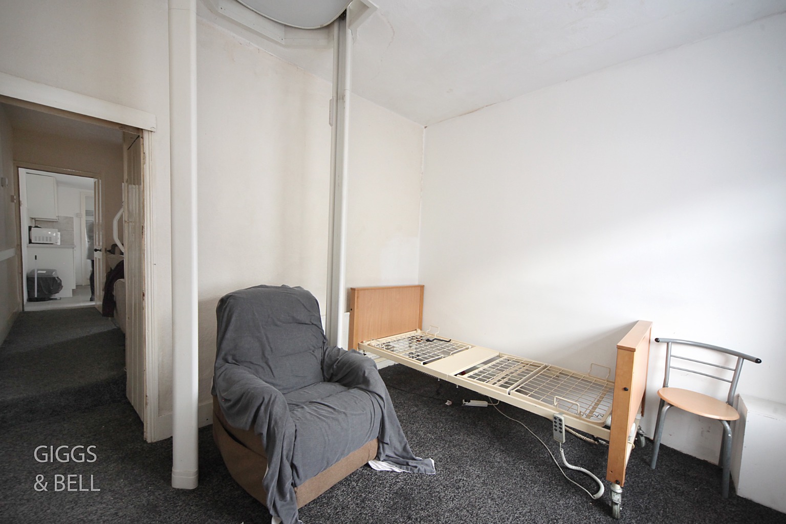 3 bed terraced house for sale in Hillside Road, Luton 12