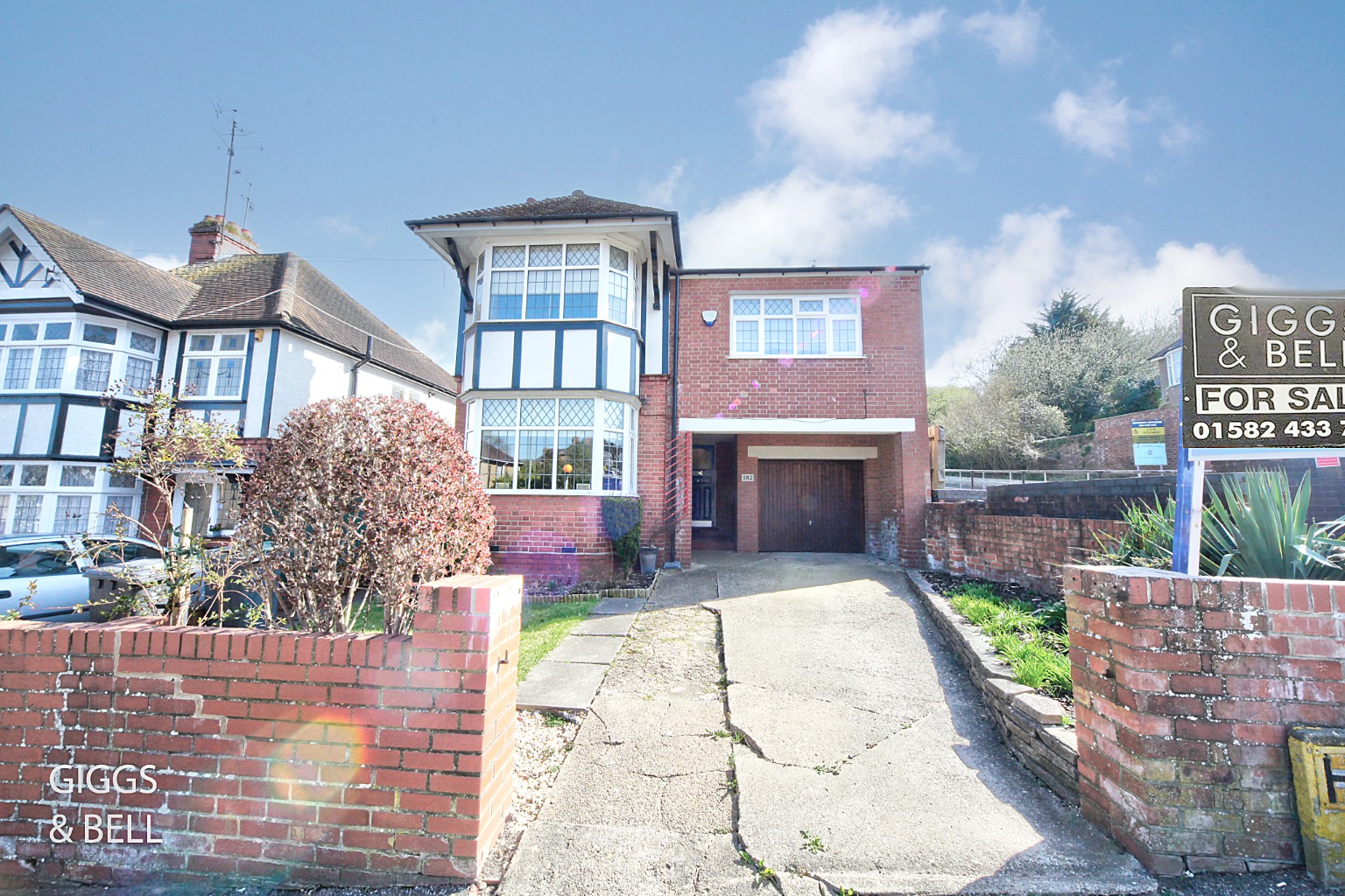 4 bed detached house for sale in Cutenhoe Road, Luton  - Property Image 1