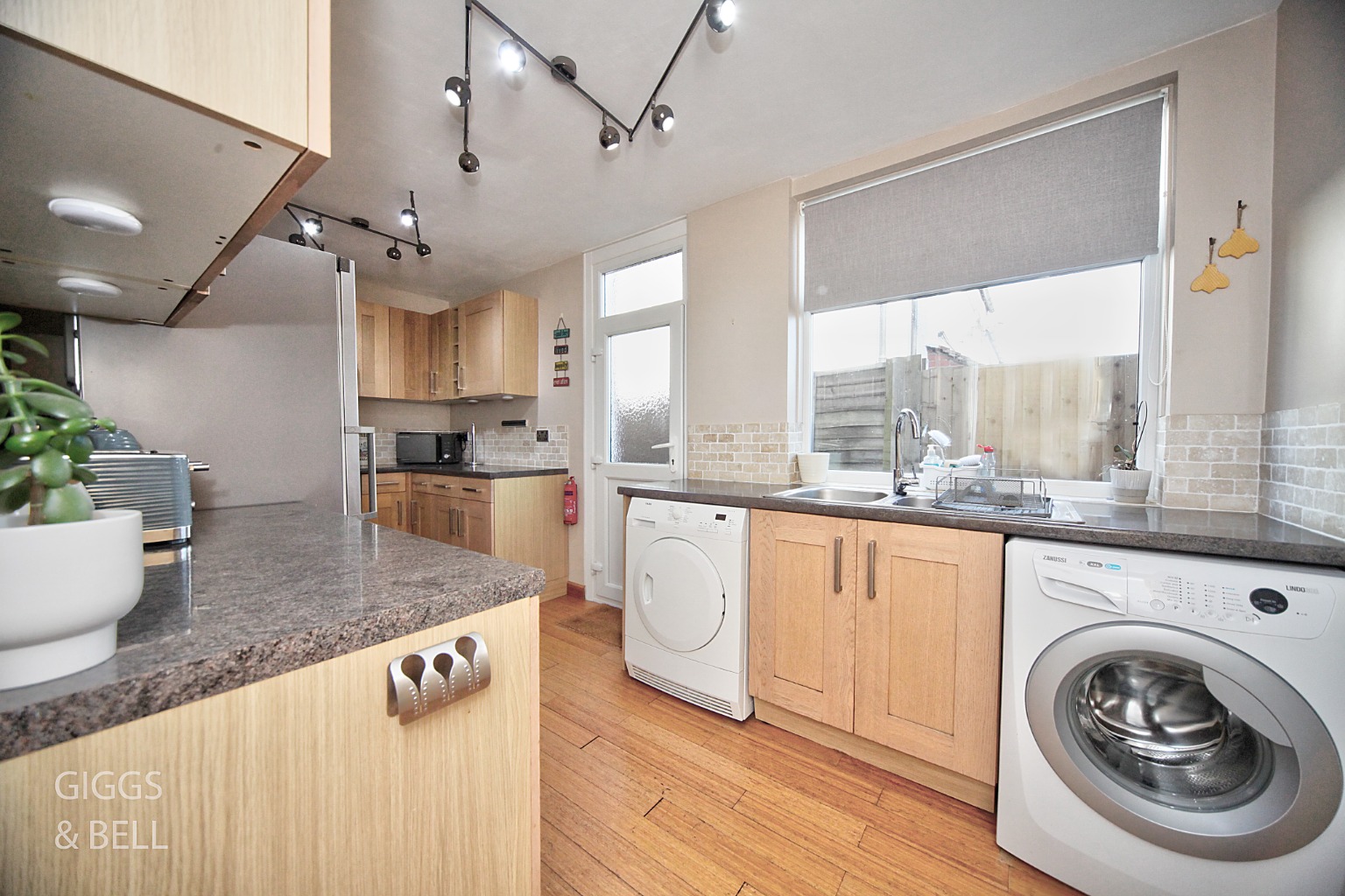 4 bed detached house for sale in Cutenhoe Road, Luton  - Property Image 7