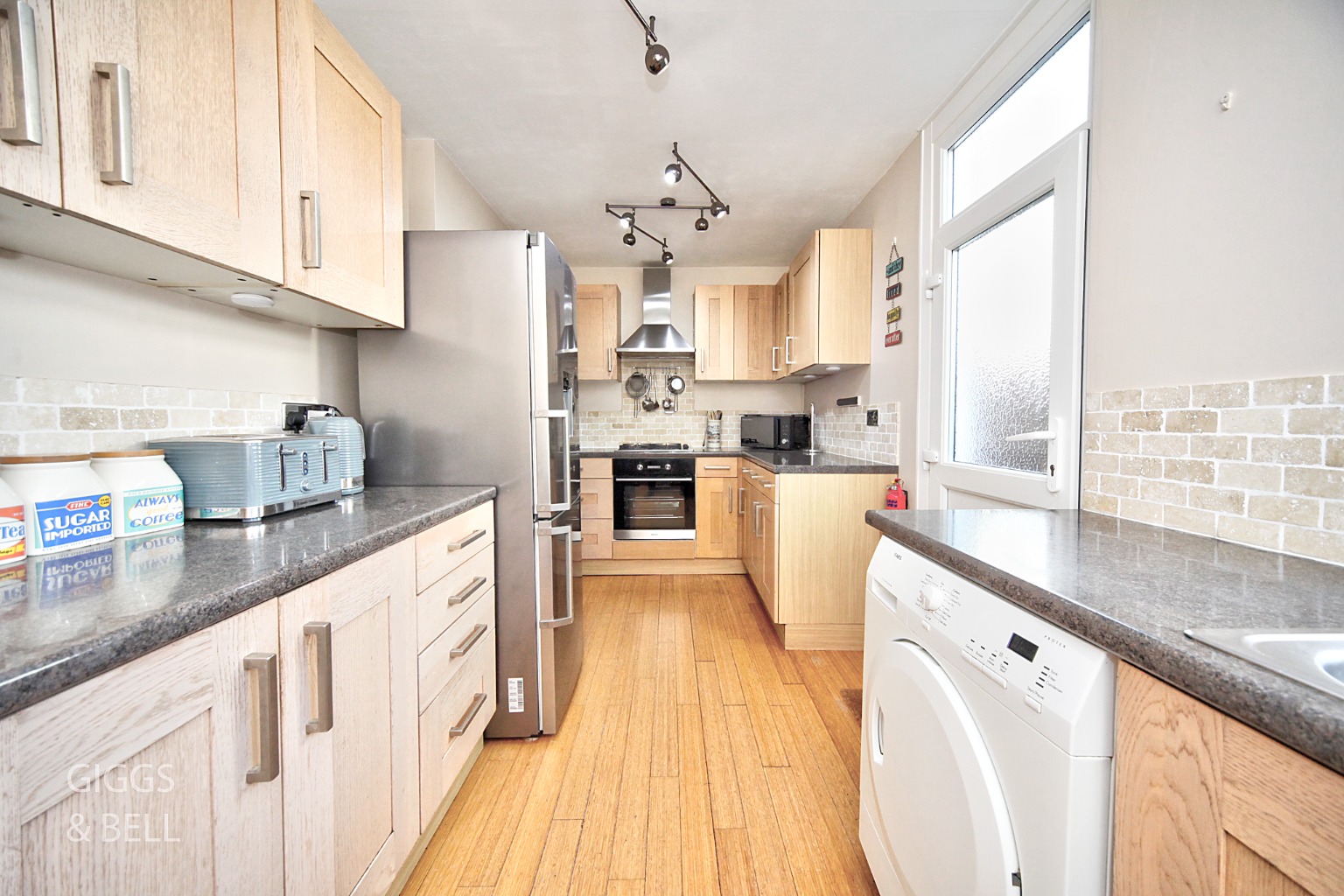 4 bed detached house for sale in Cutenhoe Road, Luton 7