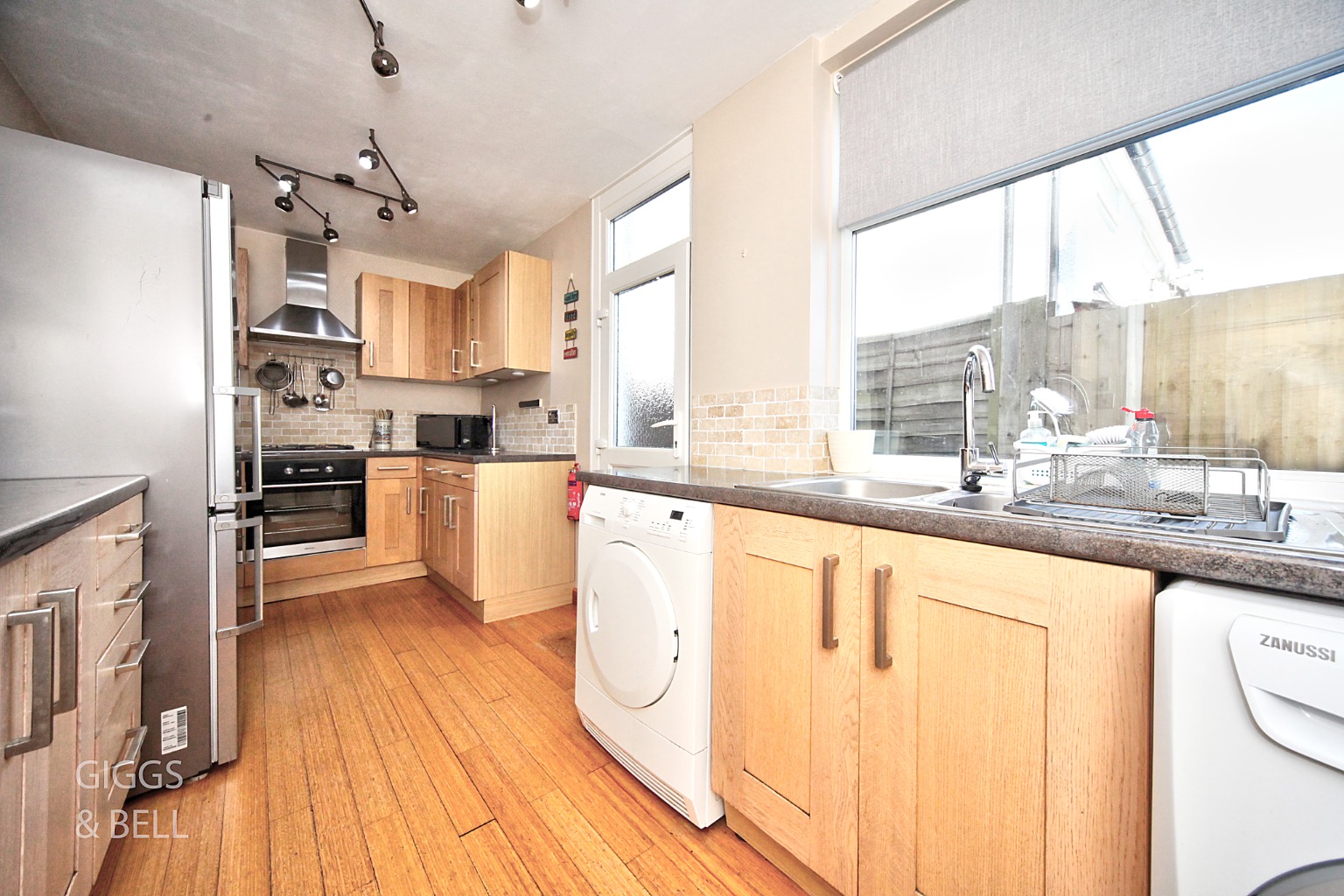 4 bed detached house for sale in Cutenhoe Road, Luton 8