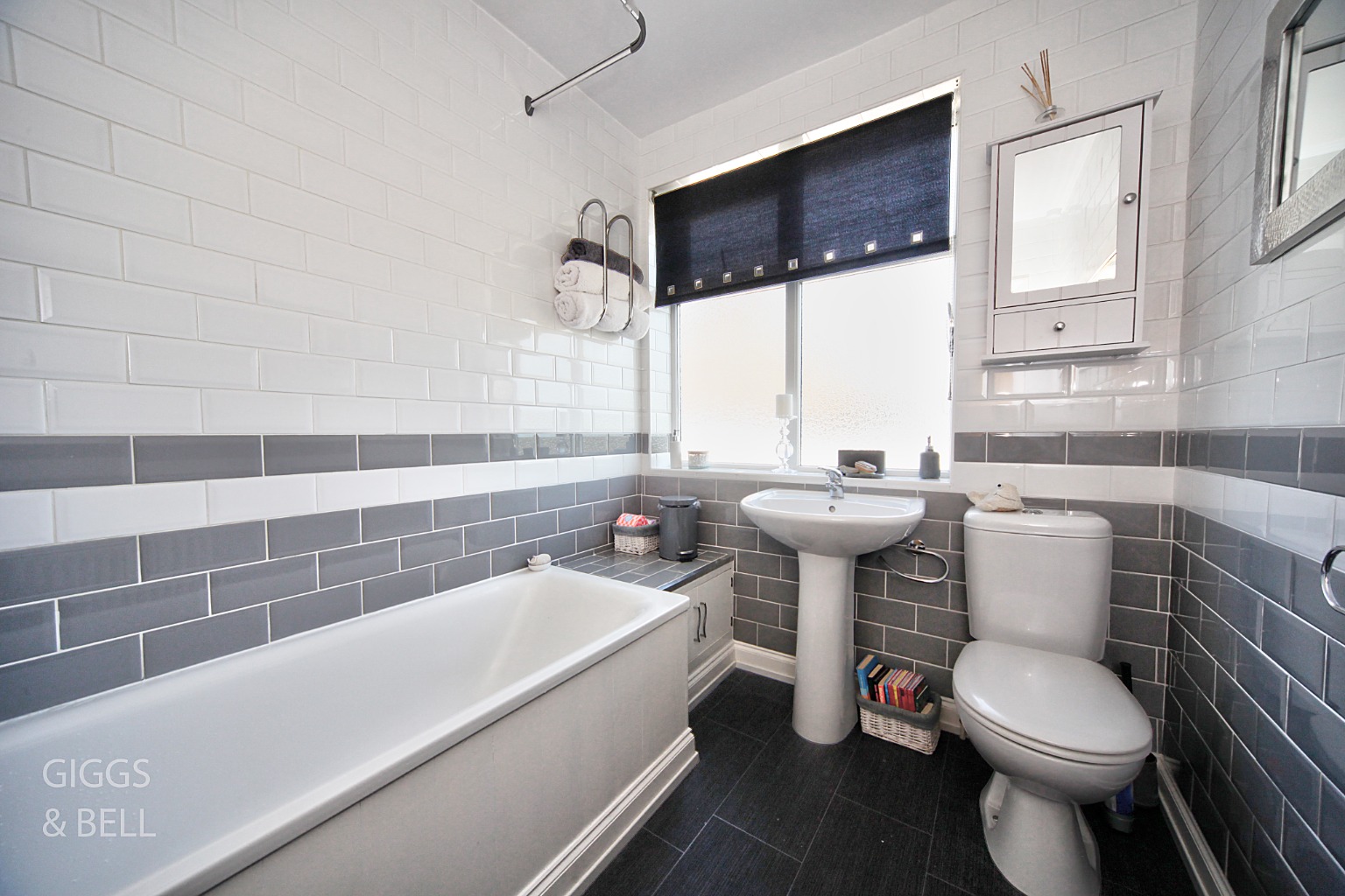 4 bed detached house for sale in Cutenhoe Road, Luton 18