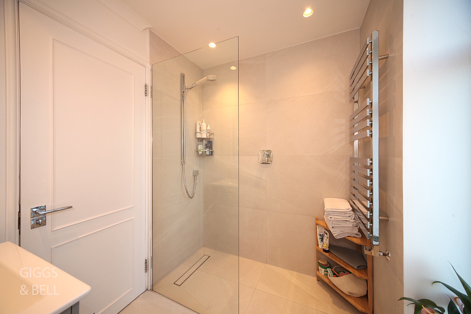 3 bed end of terrace house for sale in Oregon Way, Luton 9