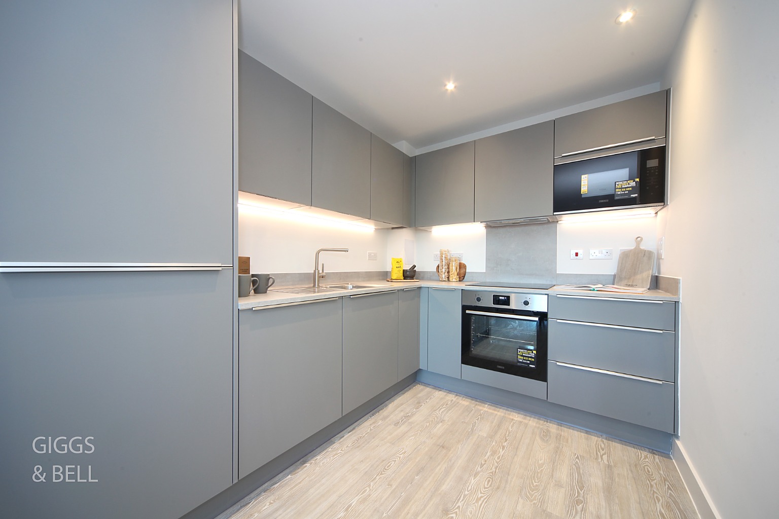 1 bed flat for sale in Stirling Close, Hertfordshire  - Property Image 8