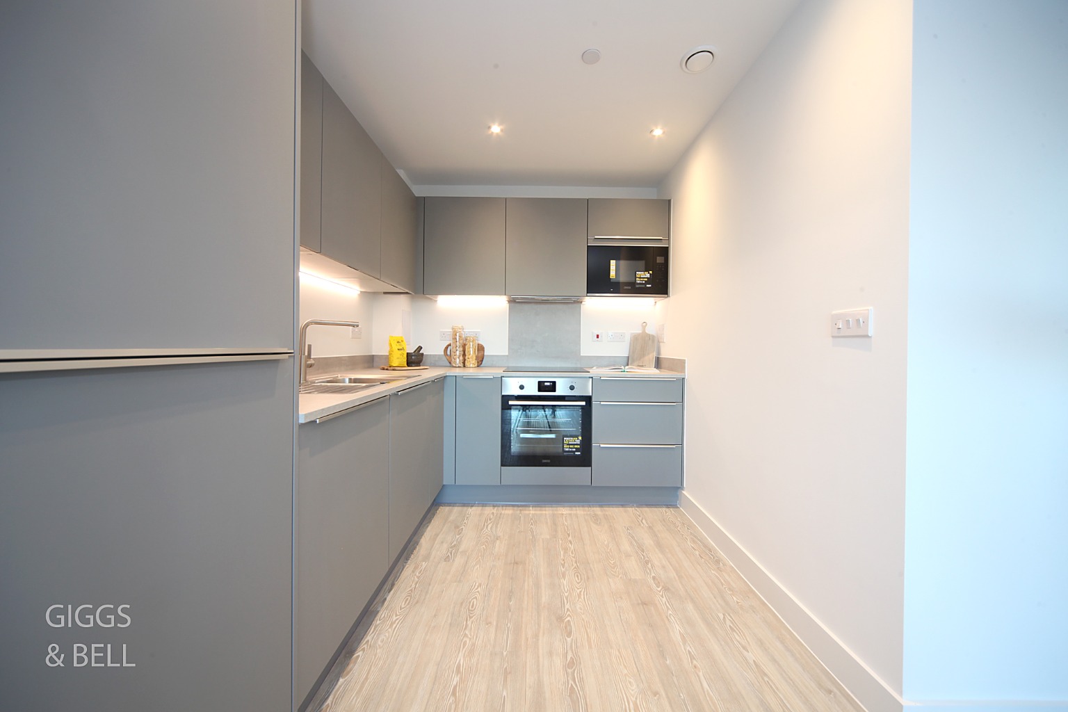 1 bed flat for sale in Stirling Close, Hertfordshire 8