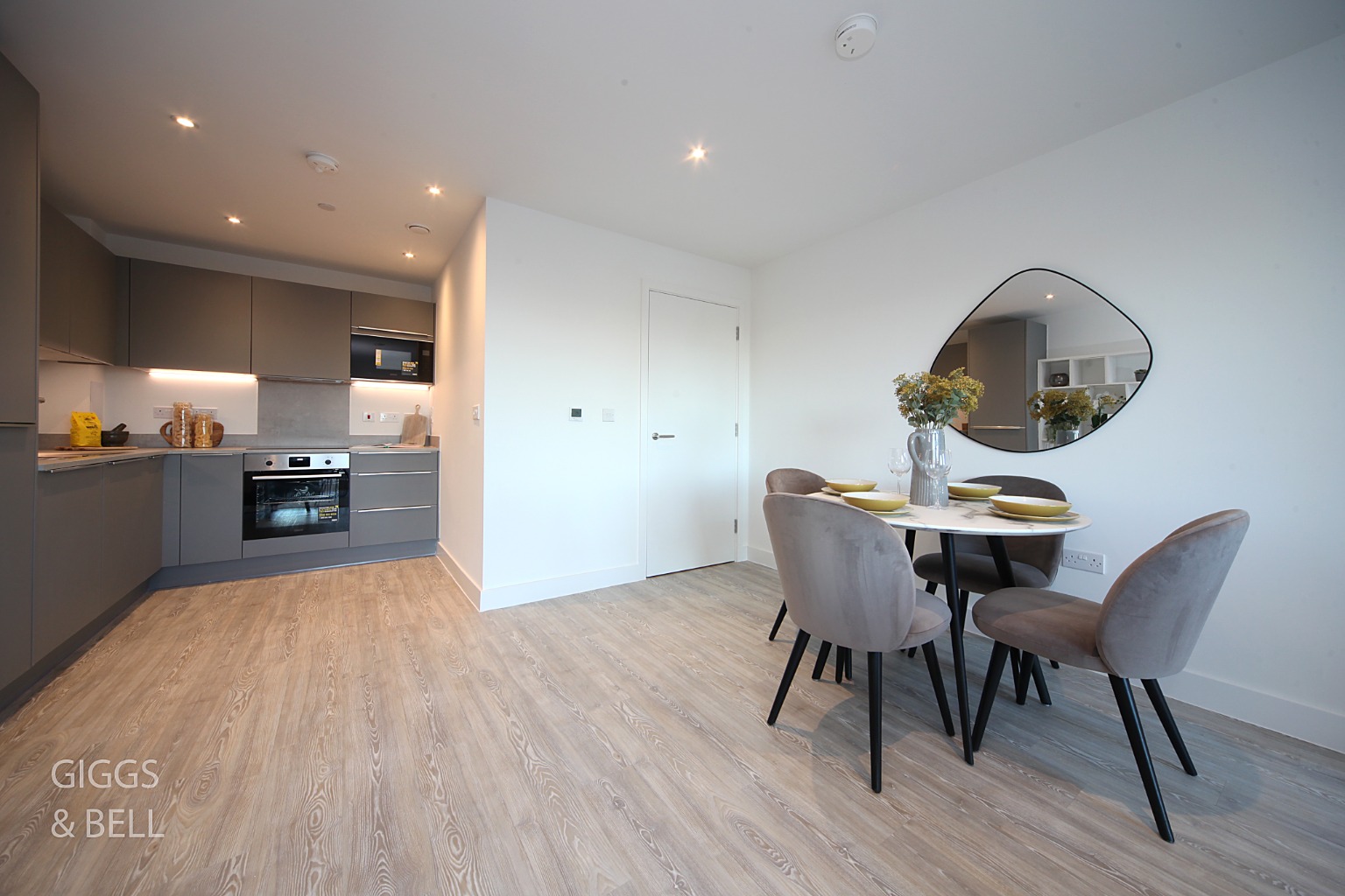 1 bed flat for sale in Stirling Close, Hertfordshire  - Property Image 6