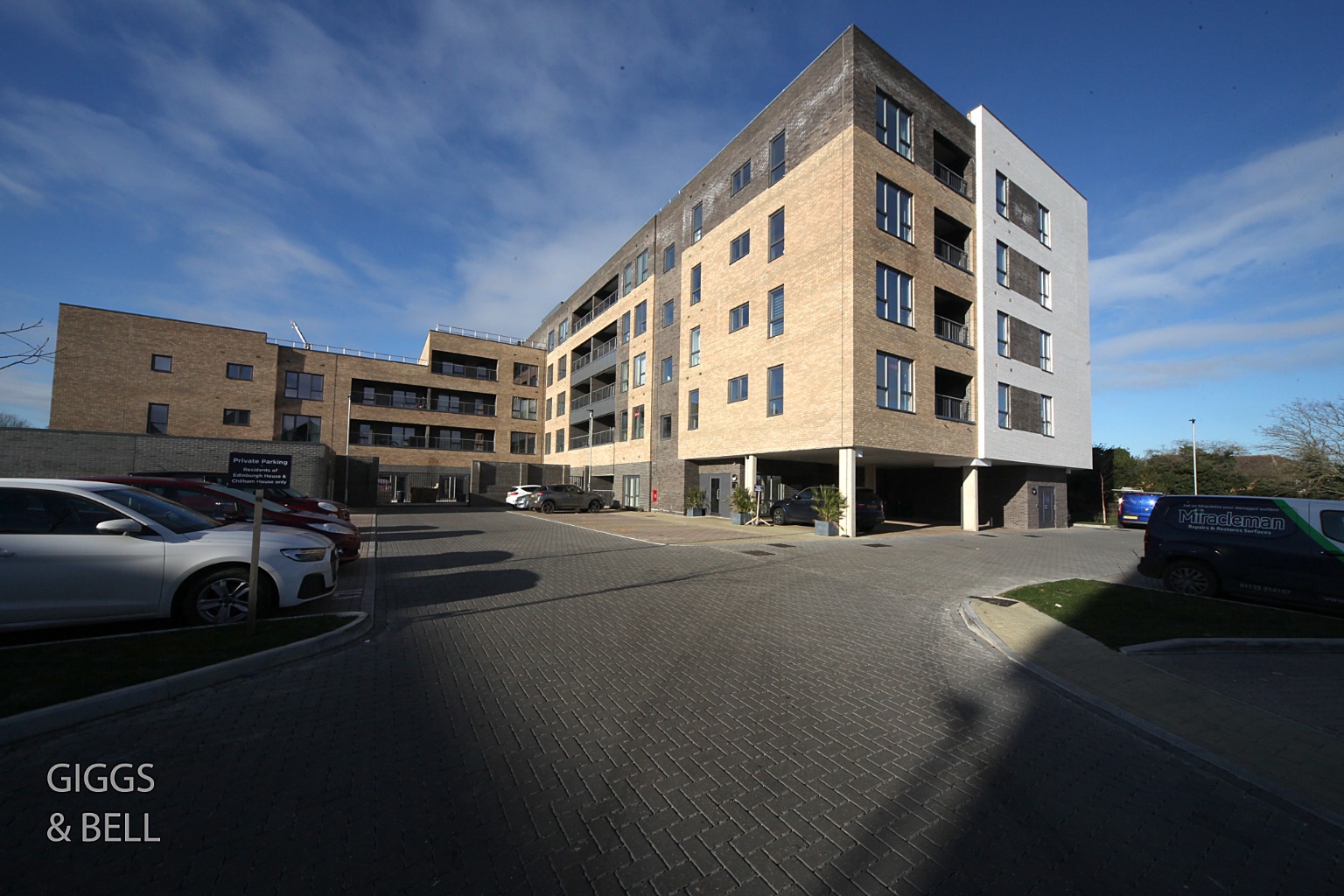 1 bed flat for sale in Stirling Close, Hertfordshire  - Property Image 1