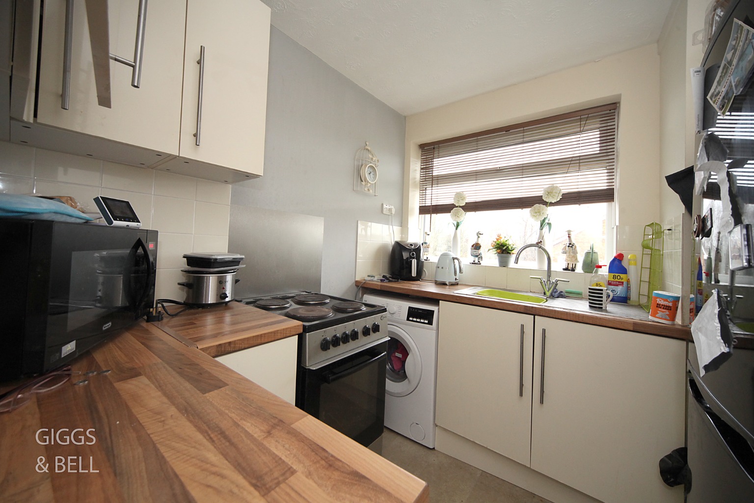 2 bed maisonette for sale in Birchen Grove, Luton  - Property Image 3