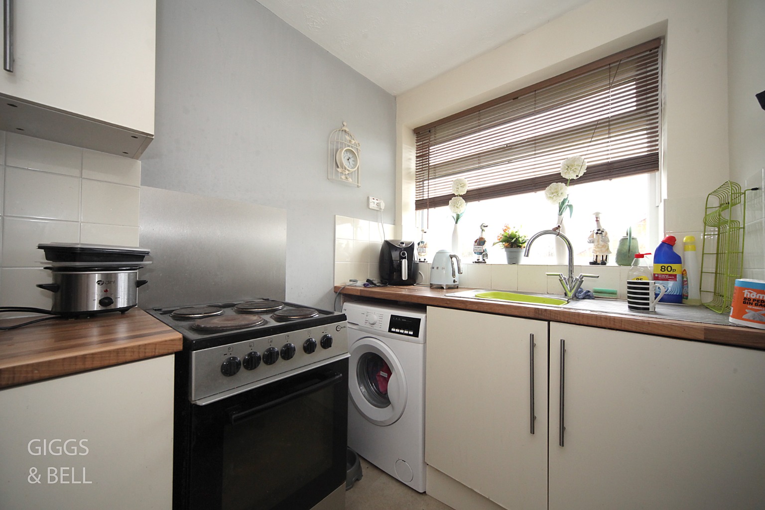 2 bed maisonette for sale in Birchen Grove, Luton  - Property Image 4