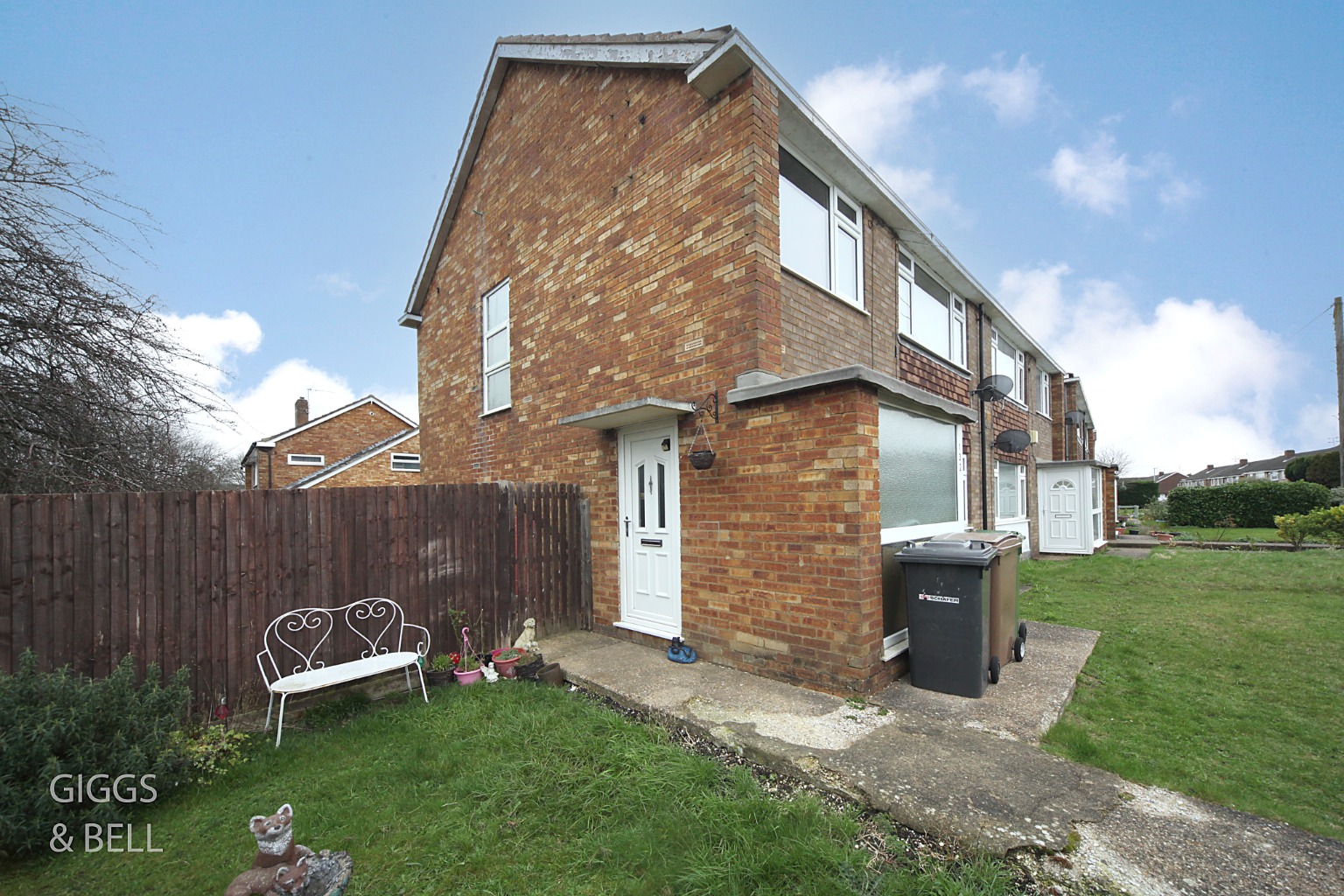 2 bed maisonette for sale in Birchen Grove, Luton - Property Image 1