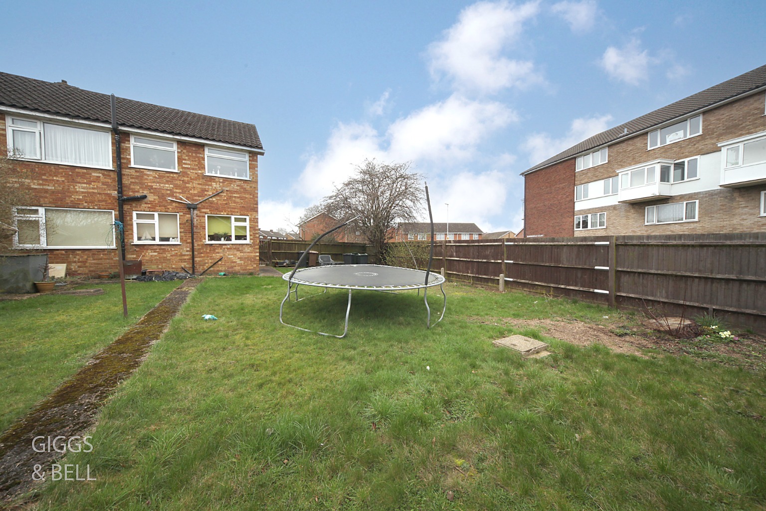 2 bed maisonette for sale in Birchen Grove, Luton 9