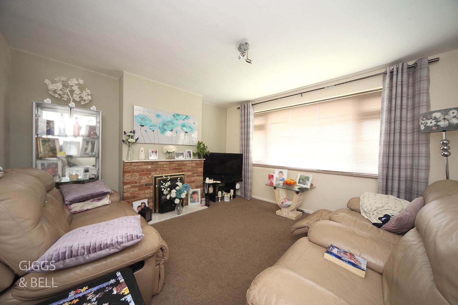 2 bed maisonette for sale in Birchen Grove, Luton 1
