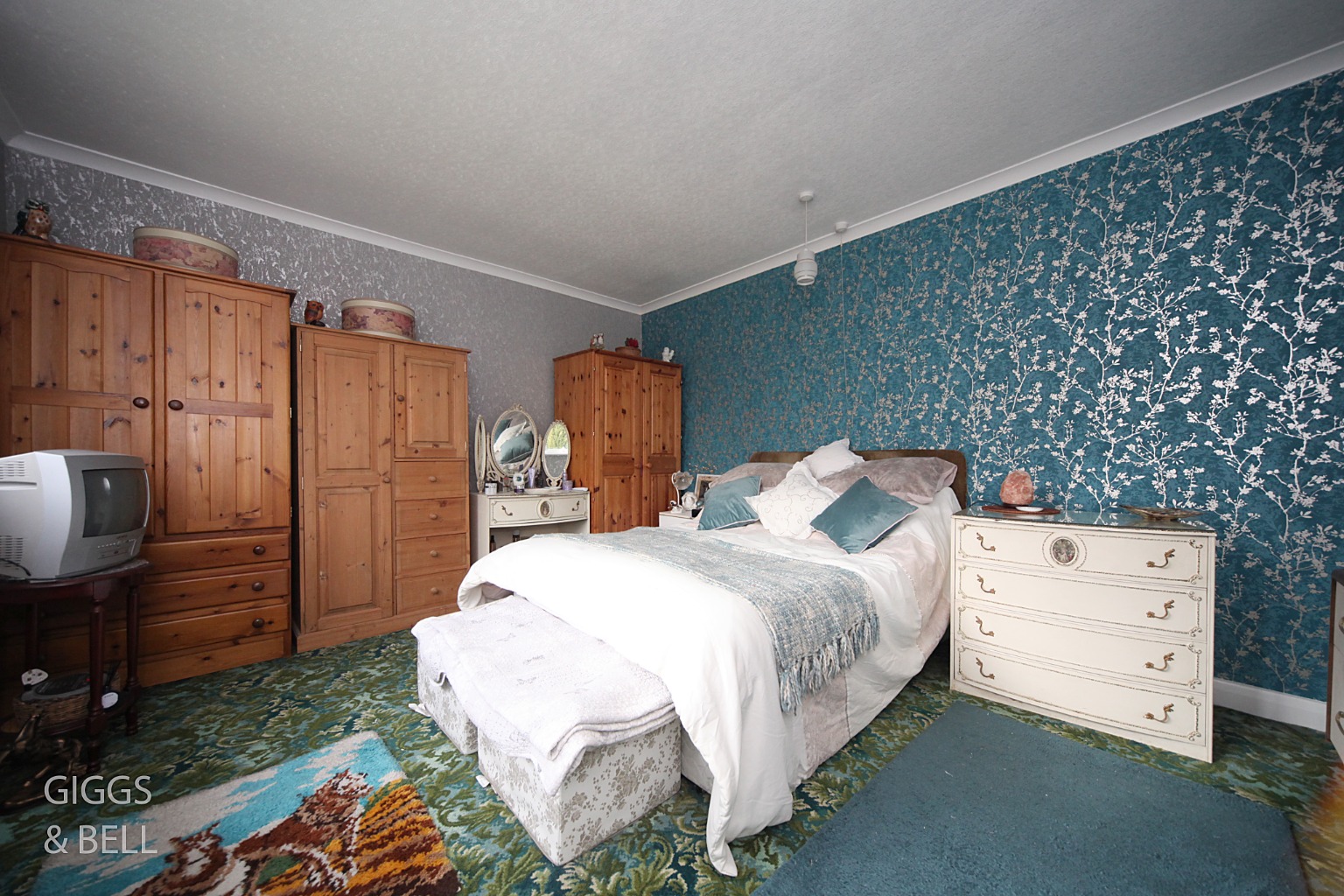 3 bed detached house for sale in London Road, Luton 8