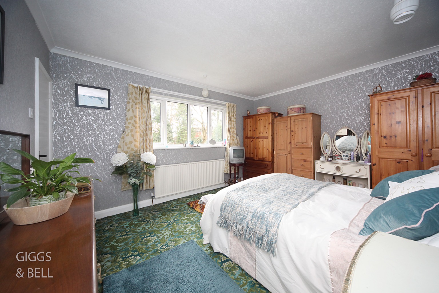 3 bed detached house for sale in London Road, Luton 9