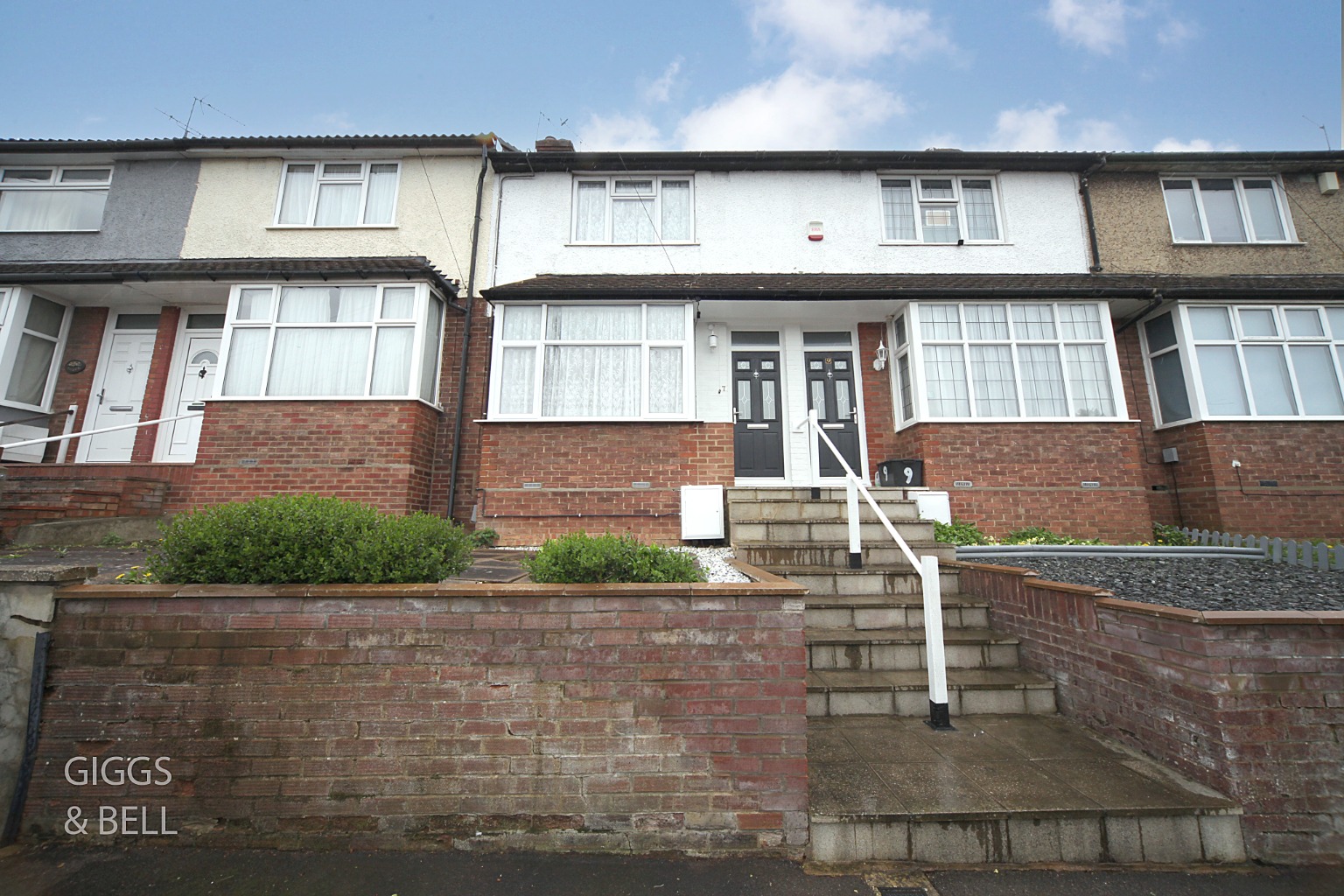 2 bed terraced house for sale in Pomfret Avenue, Luton - Property Image 1