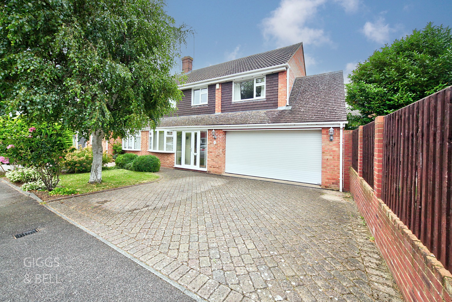 4 bed semi-detached house for sale in Torquay Drive, Luton, LU4 