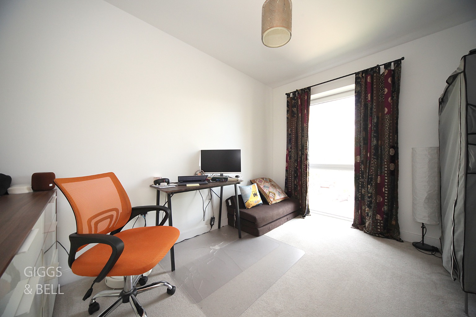 2 bed flat for sale, Luton 8