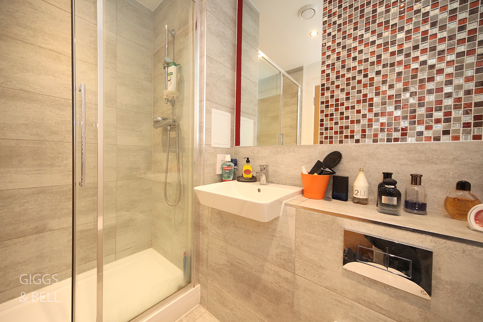 2 bed flat for sale, Luton 7