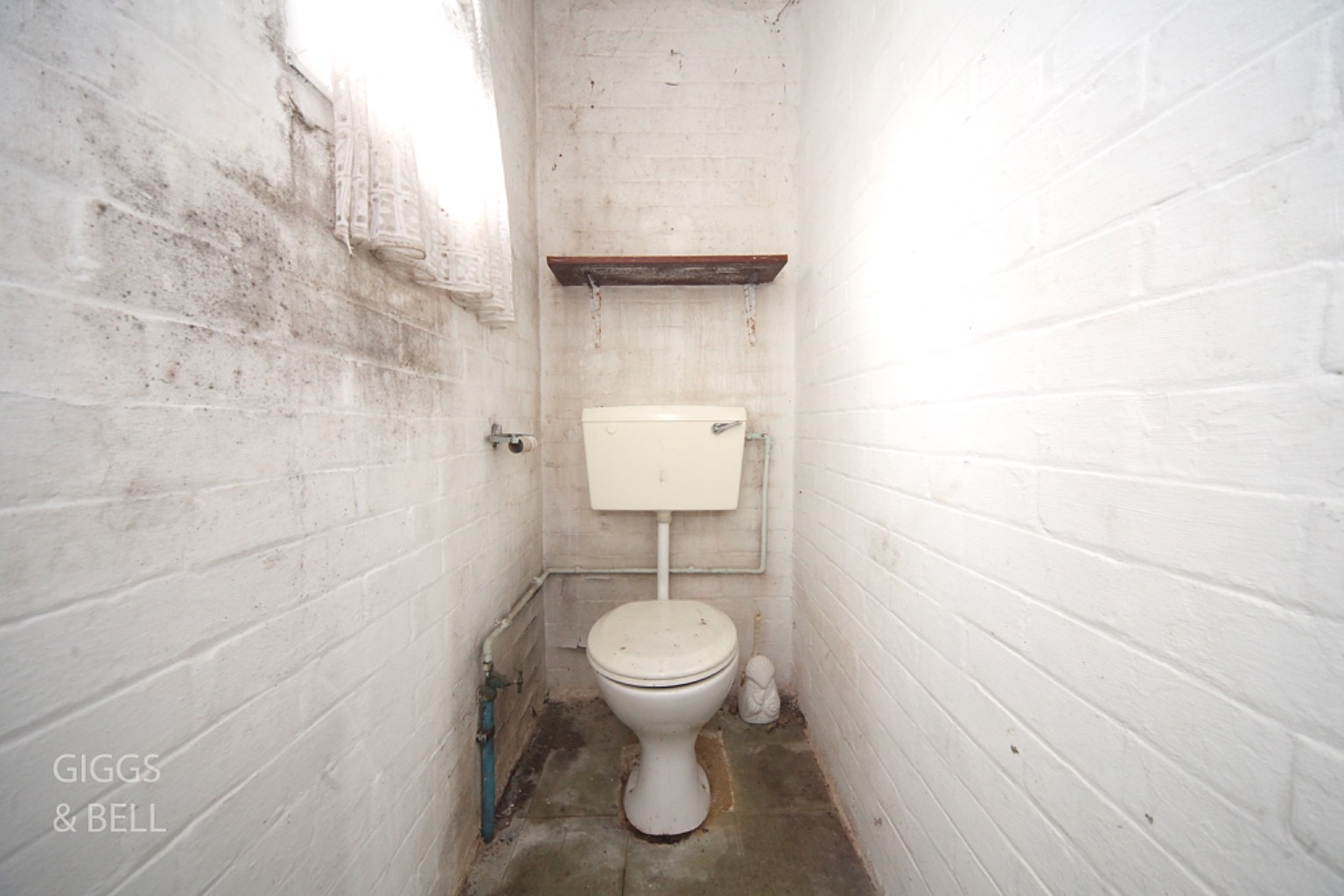 3 bed semi-detached house for sale in The Cross Way, Luton  - Property Image 9