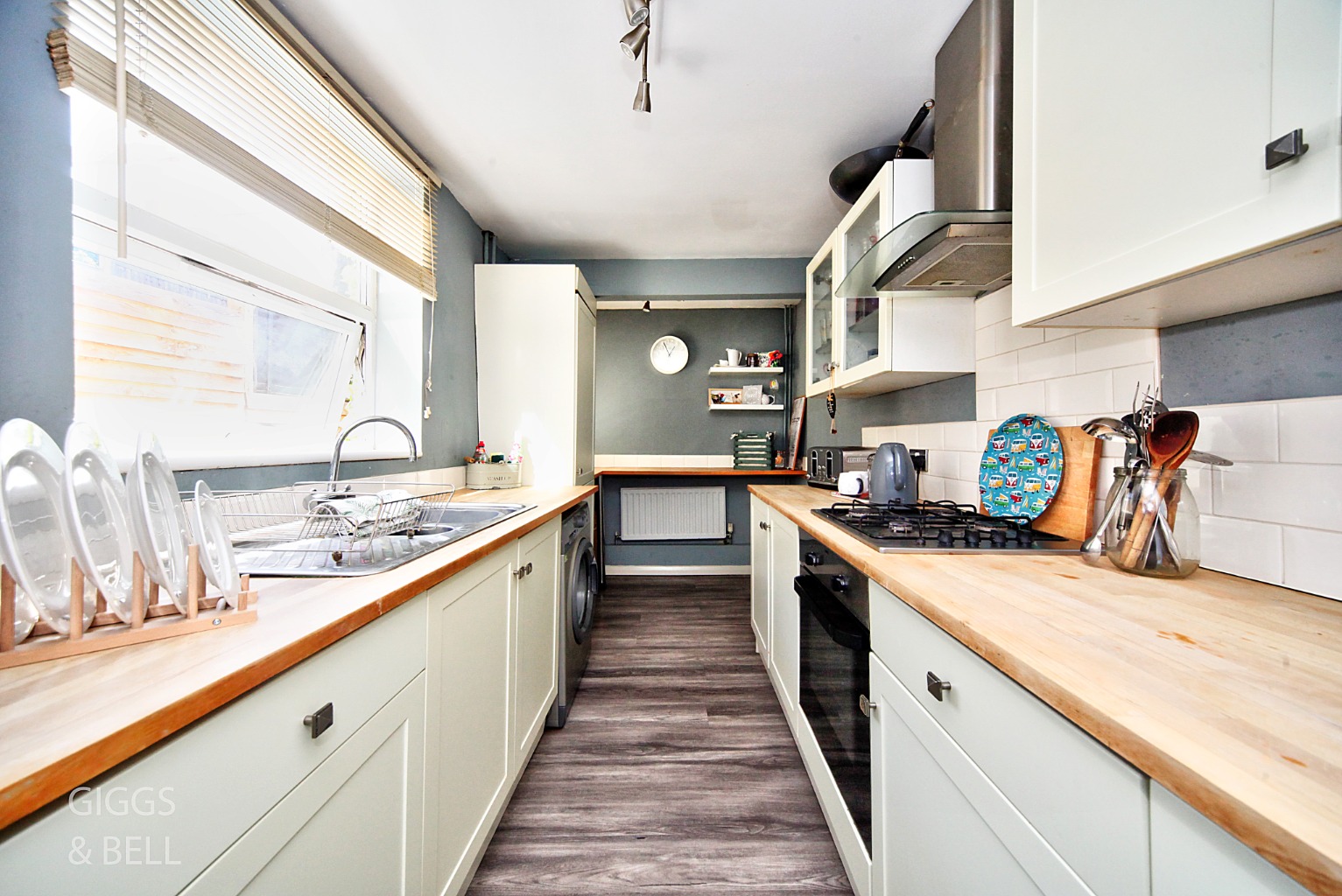 3 bed terraced house for sale in Harcourt Street, Luton 6