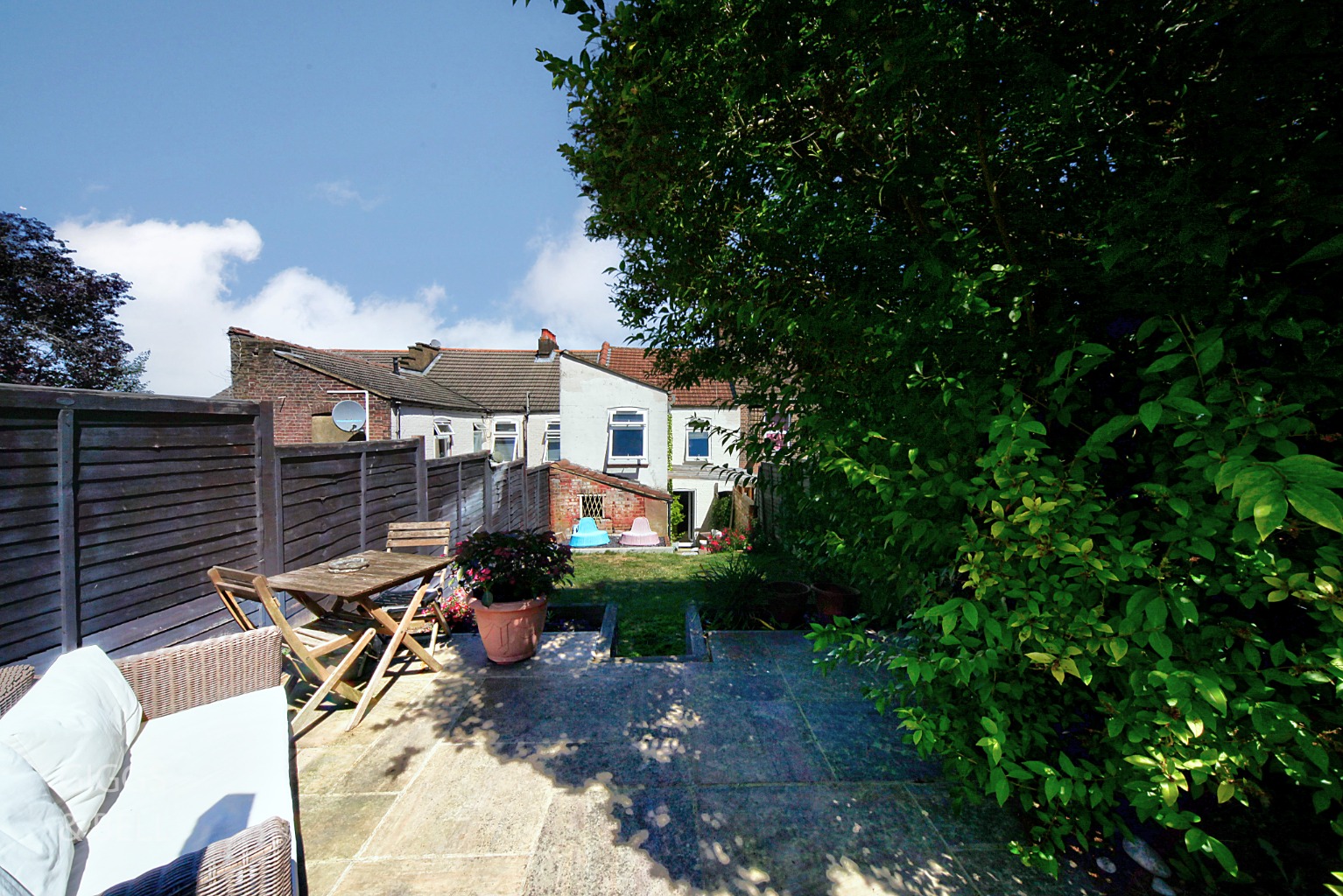 3 bed terraced house for sale in Harcourt Street, Luton 18