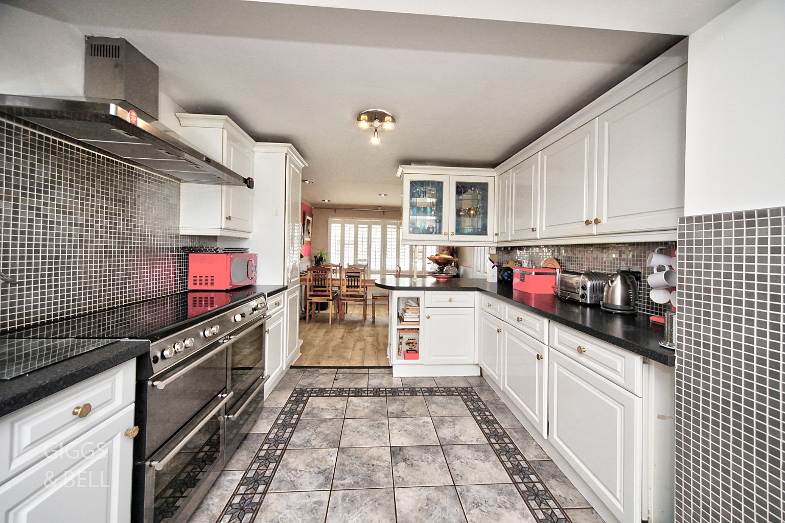 4 bed detached house for sale in Toddington Road, Luton  - Property Image 8