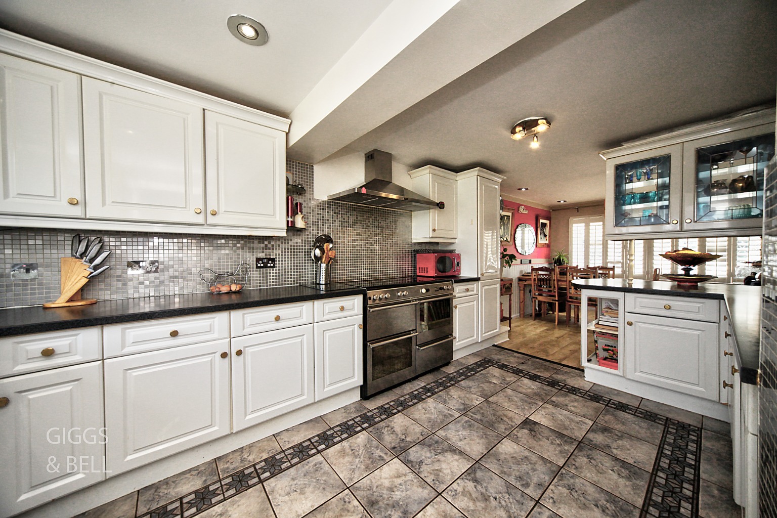 4 bed detached house for sale in Toddington Road, Luton 5