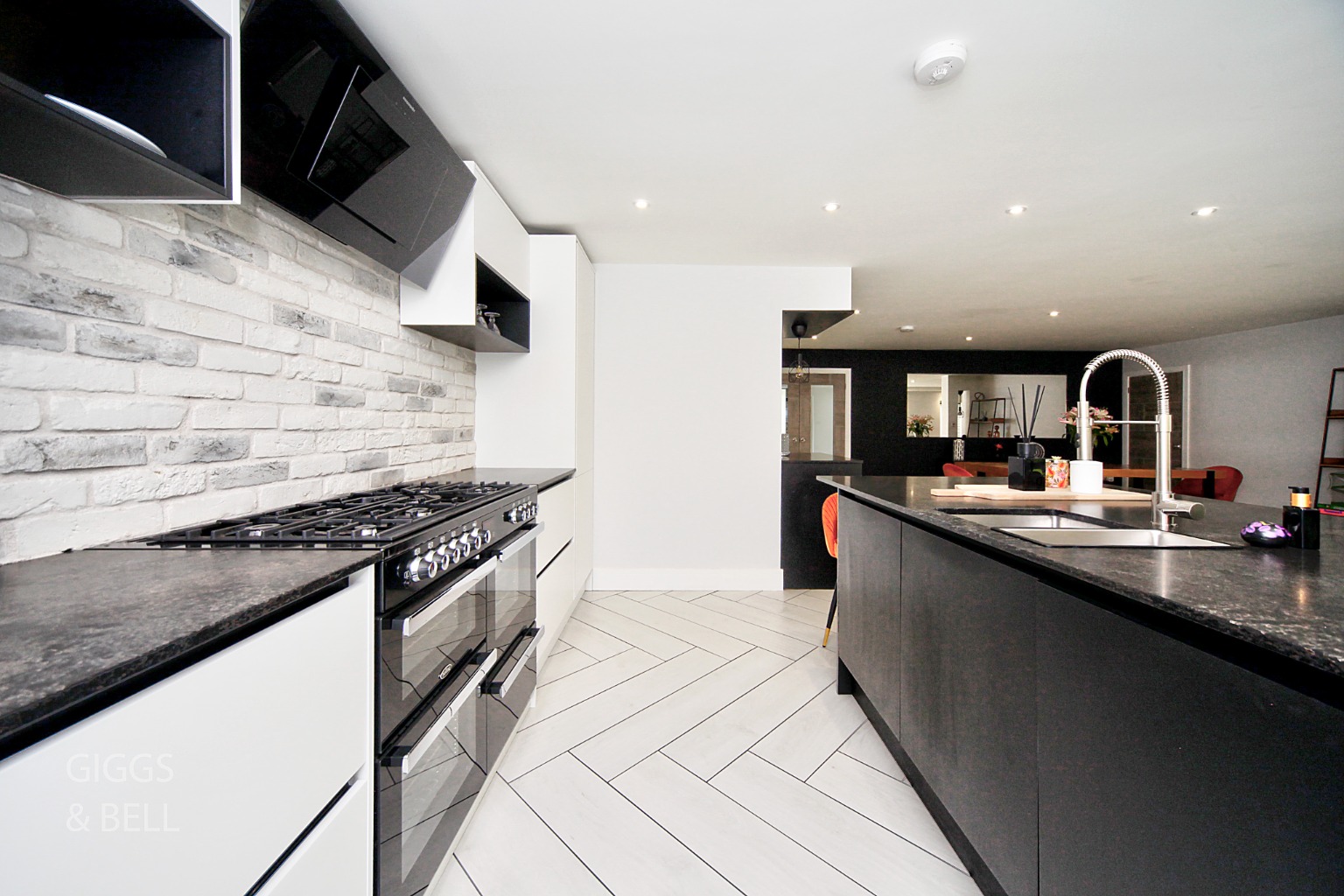 6 bed detached house for sale in Bedford Road, Bedford  - Property Image 10