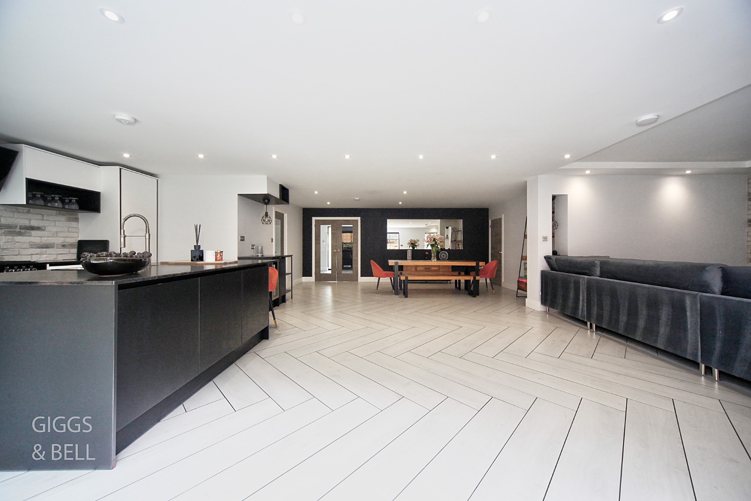 6 bed detached house for sale in Bedford Road, Bedford  - Property Image 8