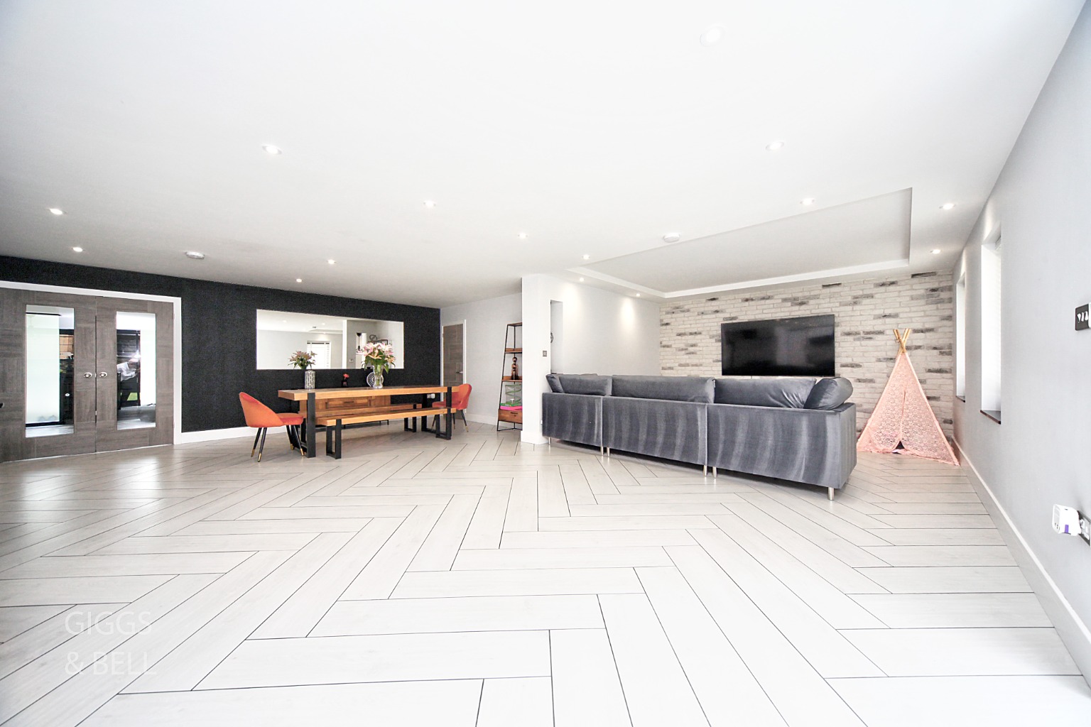 6 bed detached house for sale in Bedford Road, Bedford  - Property Image 7