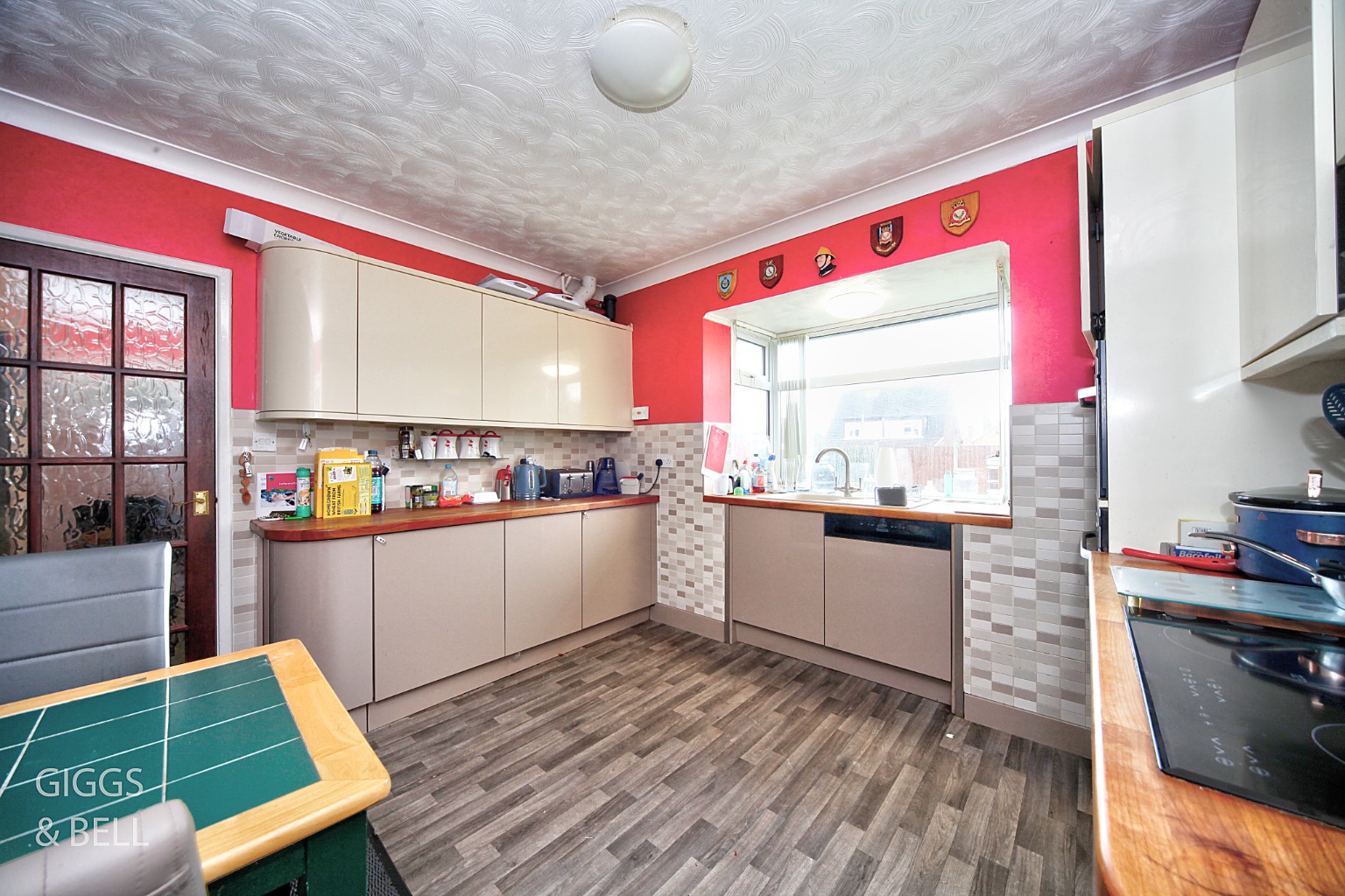 3 bed detached bungalow for sale in Challney Close, Luton 7