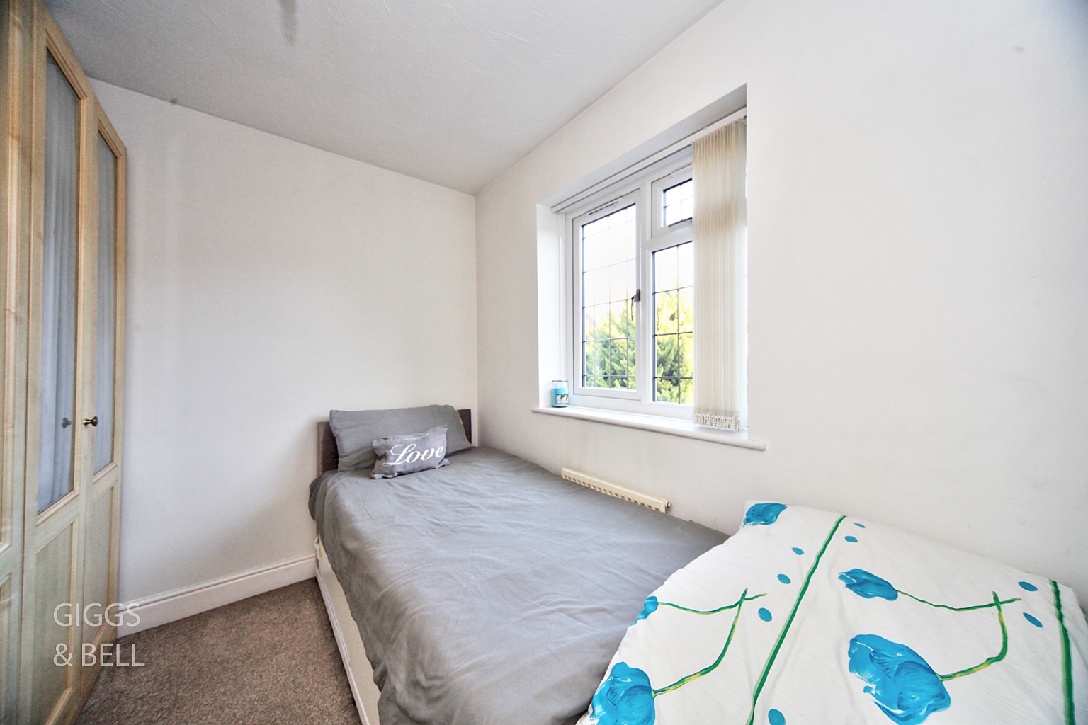 5 bed detached house for sale in Greenside Park, Luton 15