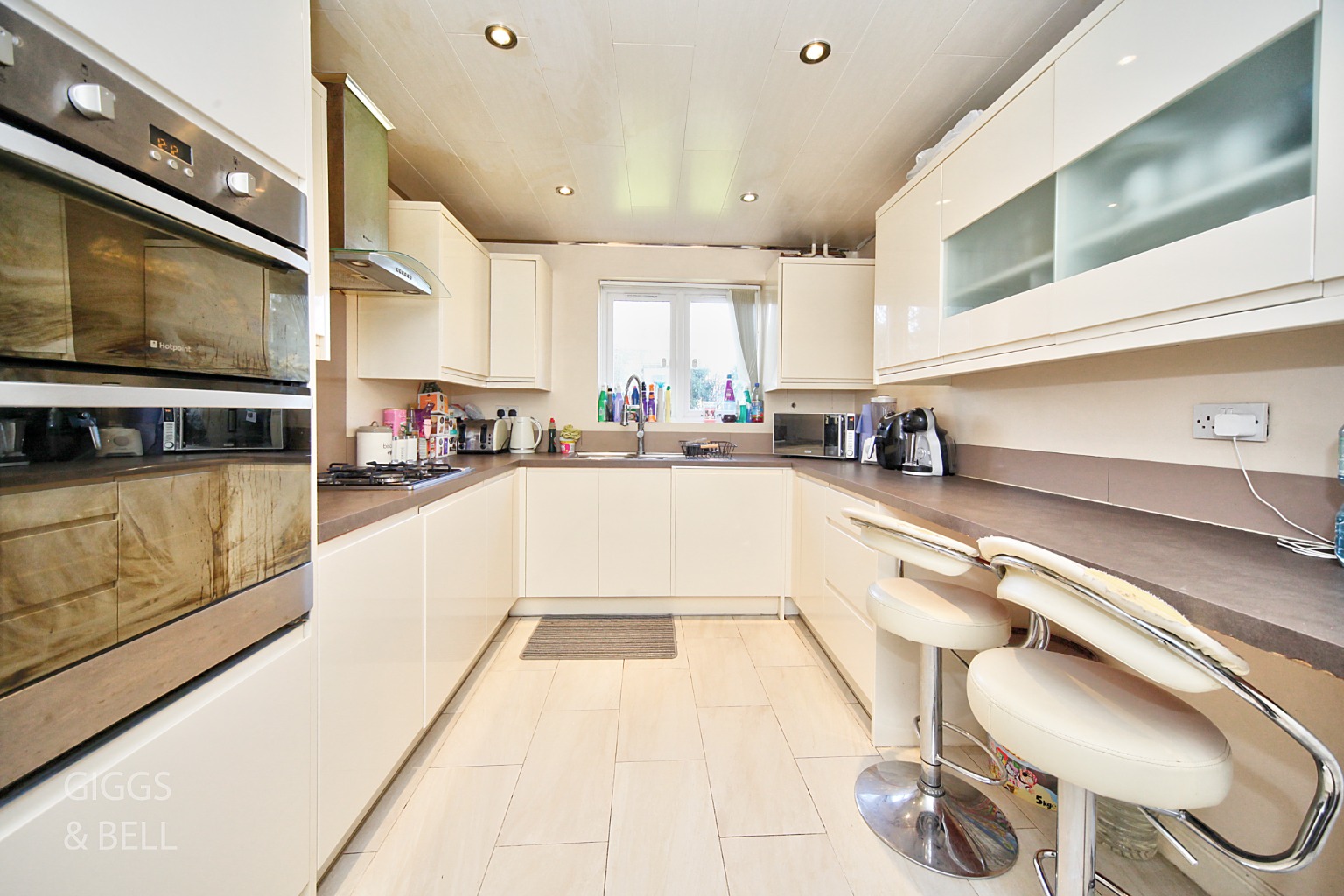 5 bed detached house for sale in Greenside Park, Luton 6