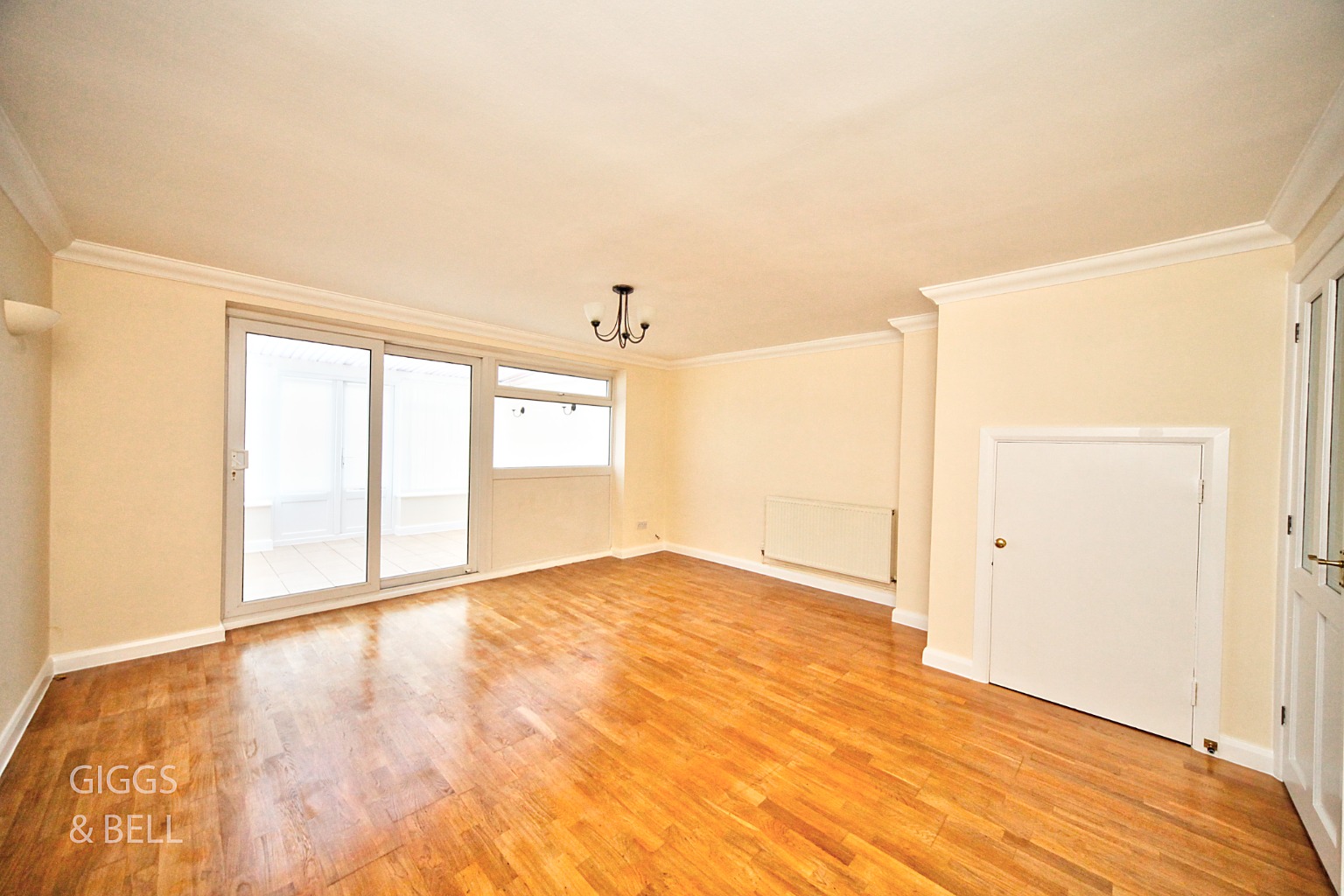 4 bed end of terrace house for sale in Wensleydale, Luton 4