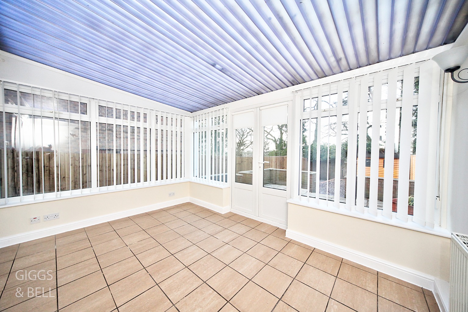 4 bed end of terrace house for sale in Wensleydale, Luton 6