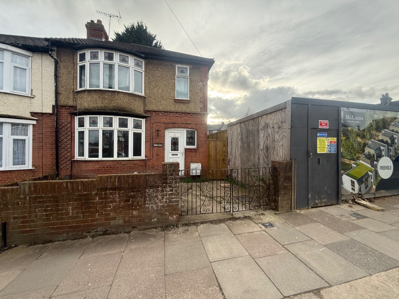 3 bed semi-detached house for sale in Seymour Avenue, Luton, LU1 