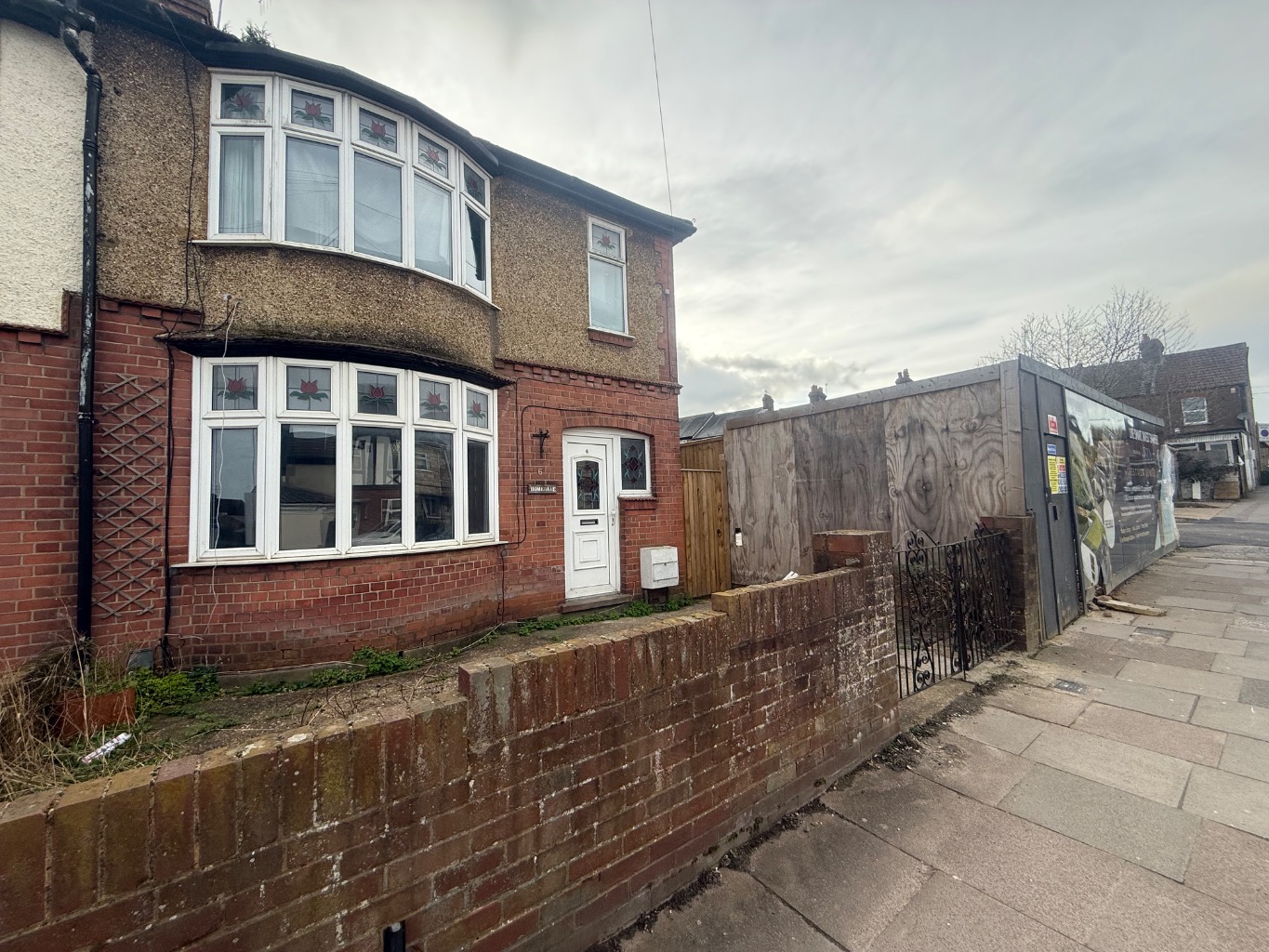 3 bed semi-detached house for sale in Seymour Avenue, Luton  - Property Image 2