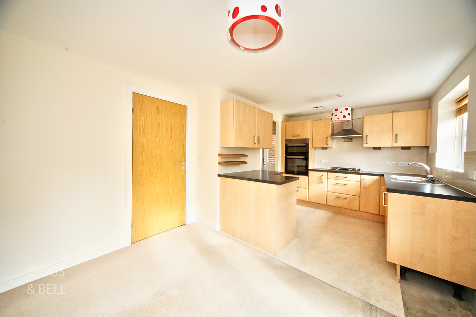 4 bed detached house for sale in Lambert Close, Luton  - Property Image 6