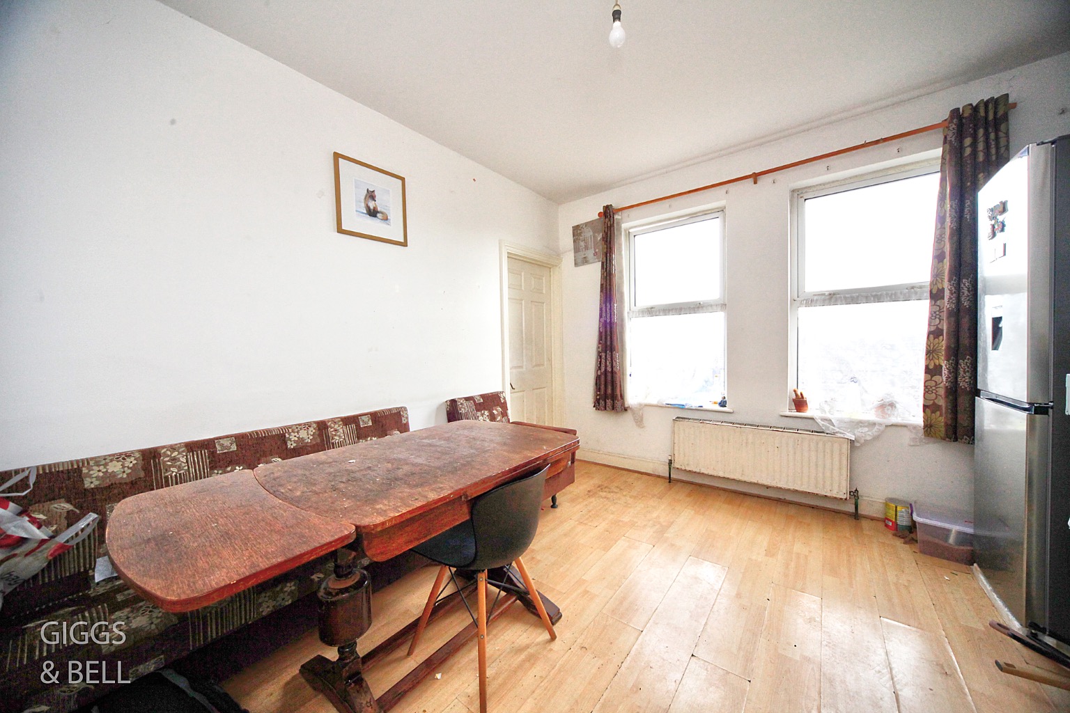 3 bed terraced house for sale in Russell Rise, Luton  - Property Image 2