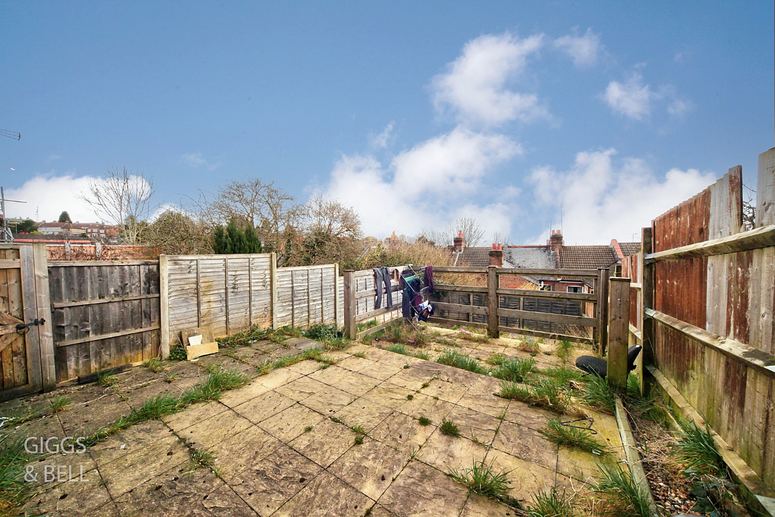 3 bed terraced house for sale in Russell Rise, Luton 11