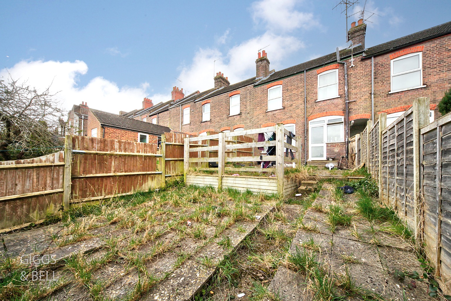 3 bed terraced house for sale in Russell Rise, Luton 12