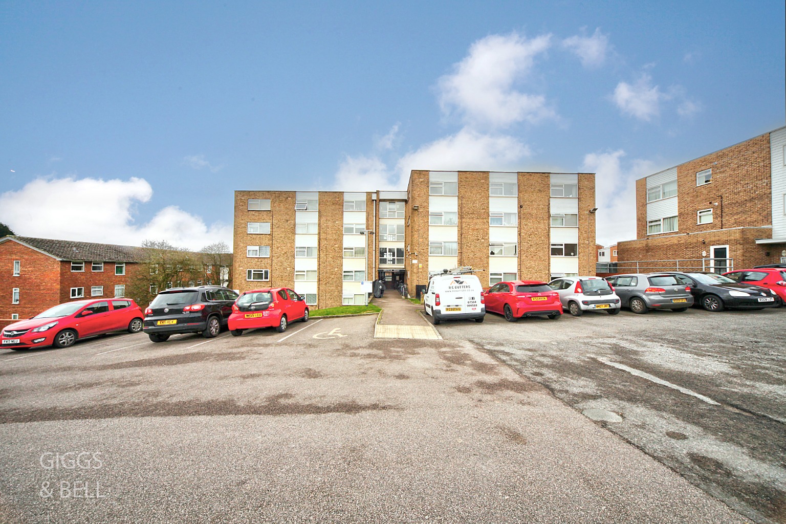 1 bed flat for sale in Handcross Road, Luton - Property Image 1