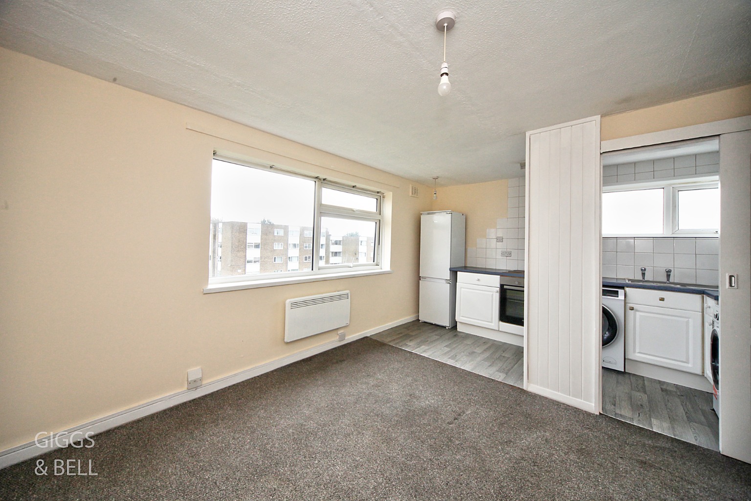 1 bed flat for sale in Handcross Road, Luton  - Property Image 3